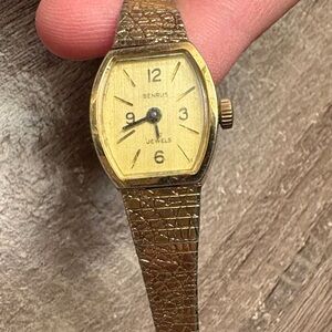 Gorgeous Vintage Benrus Textured Wristwatch